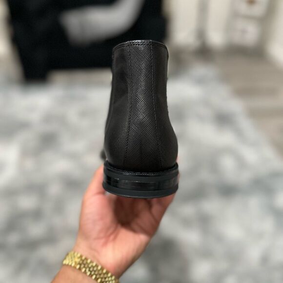 Black Chelsea Boots with Smooth Leather and Elastic Panels - Picture 2 of 6